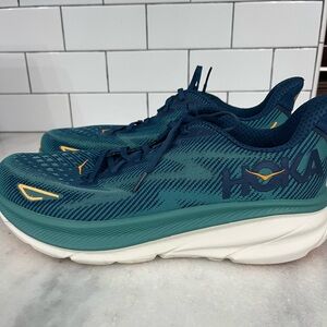 Hoka Clifton 9